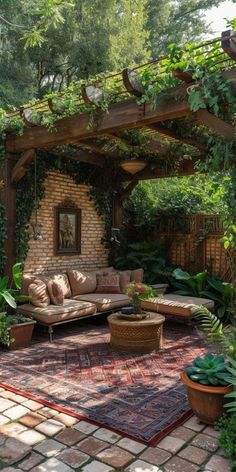 Interior Designers Share What Modern Home Trends They Find Annoying, And Here Are 45 Of The Worst Patio Walls, Outdoor Living Space Ideas, Small Patio Ideas, Boho Backyard, Oasis Backyard, Outdoor Stuff, Garden Rooms, Backyard Inspiration, Patio Makeover