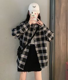 Black Oversized Plaid Shirt | Momo - Twice M Affordable Trendy T-shirt For Layering, Black And White Plaid Shirt Outfit, White Plaid Shirt Outfit, Black Flannel Outfit, Summer Tomboy, Plaid Jacket Outfit, Oversized Checked Shirt, Outdoor Dates, Cute Korean Fashion