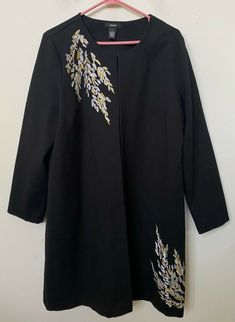 L8/10H/112921). Beautiful Alfani Women’s Black Rose Shimmer Embroidered Blazer Jacket Size L EUC!  $129.50. Can fit with skirts, pants or dresses and gowns. Features long sleeve collarless black jacket with rose shimmer floral design. Front hook & loop closure. Not lined. Nice Jacket! Note: all measurements are +/- 2 inches. Please review measurements below. Excellent preowned condition! Approx. Measurements: Shoulder: Tip to tip 17” Bust: pit to pit 45" (22” X 2) Sleeve: 23.5” Length: 38” Floral Embroidered Long Sleeve Workwear Outerwear, Black Long Sleeve Outerwear With Floral Embroidery, Floral Embroidery Long Sleeve Workwear Outerwear, Floral Embroidery Long Sleeve Outerwear For Work, Fits With Skirts, Embroidered Blazer, Cool Jackets, Flower Applique, Black Blazer