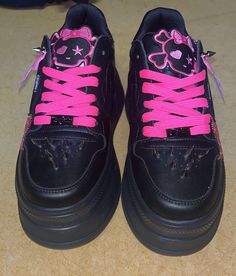 Original Buffalos with a Monster High make-over Draculaura Shoes, Monster High Draculaura, Tie Sneakers, Rose Noir, Basket Noir, Womens Tie, Black Sneakers, Tie Shoes, Monster High