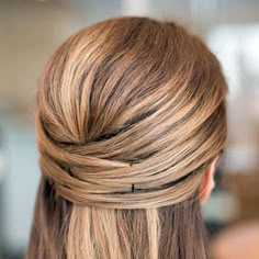 Fun and unusual ways to cut down on your styling time for this summer season. Click here for these easy hair tricks. Smink Inspiration, Half Up Hair, Harper's Bazaar, Hair Dos, Gorgeous Hair, Straight Hair