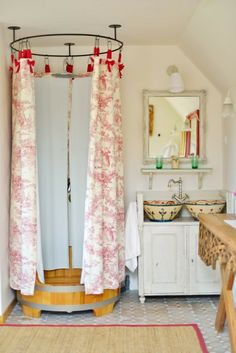 the bathroom is decorated in pink and white