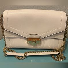 Michael Kors White Shoulder Bag Snap Fastening White Flap Shoulder Bag With Chain Strap, White Chic Flap Bag With Chain Strap, White Top Handle Bag With Chain Strap, Chic White Flap Bag With Chain Strap, Trendy White Flap Bag For Formal Occasions, Everyday Cream Bag With Chain Strap, White Tote Bag With Chain Strap, White Flap Bag With Gold-tone Hardware For Daily Use, Daily Use White Flap Bag With Gold-tone Hardware