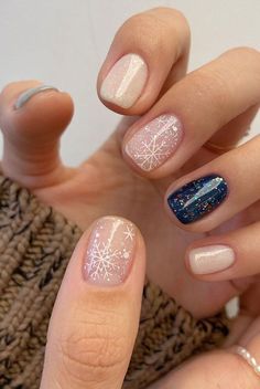 Short Xmas Nail Designs, Nagel Tips, Christmas Nails Acrylic, New Year's Nails, Oval Nails, Short Acrylic Nails, Nail Shapes