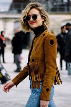 The ‘70s-Inspired Jacket Every Blogger Is Wearing Trendy Swimwear, Brown Suede Jacket, Looks Street Style, Women Street, Big Fashion, Look Vintage, 인물 사진, New Classic