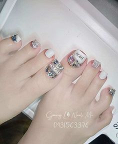 Chi tiết hơn 83 mẫu móng dior hay nhất Tin học Đông Hòa Nail Leg, Chanel Nails Design, Feet Nail Design, Pedicure Designs Toenails, Toenail Designs, Angel Nails, Pedicure Nail Designs, Minimal Nails Art, Lilac Nails