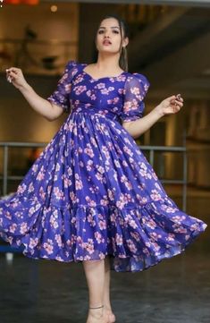 Short Frocks For Women, Frock Designs For Women, Floral Long Frocks, Frock Designs For Girl, Frock Models, Short Frocks, Simple Frock Design, Long Frock Designs, Short Frock