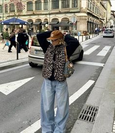 Fw Outfit Ideas, Summer Archive Fashion, Baggy On Baggy Outfit, Baggy Outfit Woman, Country Fall Outfits, Cheetah Print Outfits, Chica Chola, Latina Outfits, New York Outfits