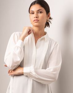 A classic white shirt, cleverly adapted for working moms - Seraphine's Maternity, Nursing & Pumping Blouse offers a flexible fit & easy nursing access. White Maternity T-shirt, White Maternity Shirt Blouses, Maternity Work Clothes, Working Mums, Classic White Shirt, Nursing Clothes, Maternity Nursing, Working Moms, Shirts & Tops