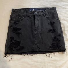 Nwot! Black High Rise Denim Skirt Destroyed Denim Ripped Denim Skirts, High Rise Denim Skirt, Hollister Skirt, Black Jean Skirt, Distressed Jean Skirt, Distressed Skirt, Distressed Denim Skirt, Chic Skirts, Perfect Denim