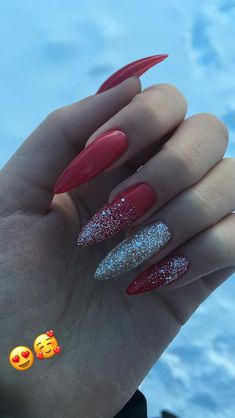 Crveni Nokti, Xmas Red Nails, Red And Glitter Nails, Gold Red Nails, Xmas Nails Red, Red Glitter Christmas Nails, Gold And Red Nails, Red Nails With Glitter, Valentine Nail Design