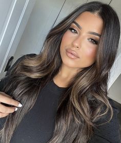 Make Up For Dark Hair And Brown Eyes, Soft Glam Brunette, Different Color Brown Hair, Cool Balayage Brunettes, Contouring Hair Brunette, Contouring Hair, Dark Hair Balayage, Brown Eyes Hair, Dark Balayage