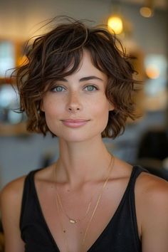 Short Hair Styles Glasses, Wavy Pixie Haircut With Bangs, Chin Length Wavy Hairstyles, Short Thick Hair With Bangs, Pixie Cut Ondulado, Olivia Benson Hair, Natural Curly Hair Cuts, Short Shag Hairstyles, Hair Inspiration Short