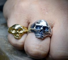 ** Handmade skull ring in solid Sterling silver Contemporary style representation of a human skull with a glossy mirror finish handmade or with grated and nuanced textures to mark volumes. With a strong and solid ring bridge to last a lifetime. ** APPROXIMATE MEASURES (they are always approximate since this ring is handmade and each one we make is unique) CRANEO: 15.40m wide / 17.2 high RING BRIDGE: 6.5mm wide / 2mm thick APPROXIMATE WEIGHT: 12.5 gr. ** For people who want to wear a skull ring b Memento Mori Ring, Vampire Skull, Skull Wedding Ring, Sterling Silver Skull Rings, Skull Engagement Ring, Handmade Skulls, Handmade Mirror, Silver Skull Ring, Gold Skull