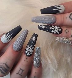 Dark Christmas Nail Designs, Acrylic Nail Christmas, Gray Christmas Nails, Winter Christmas Nails Acrylic, Black Christmas Nail Designs, Grey Christmas Nails, Nail Christmas