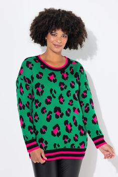 Pullover, oversized Boxy Fit, aus weichem Strick mit farbigem Leomuster. Rundhalsausschnitt, überschnittene Schultern, Langarm. Rippbündchen. Das Model trägt Größe 42/44 und ist 180cm groß. Angeles, Angel, Models, Green