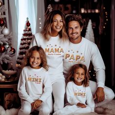 This Christmas matching outfit is ideal for the whole family! Make your loved ones happy with our minimalist set of t-shirts / sweatshirts or hoodies for adults, children or babies ♡ Our clothes for babies, children and parents are made to order with lots of love especially for you. We are also happy to change the font color on request. Would you like a different design? No problem, personalization requests are always welcome, just write us a message or take a look in our shop! You can find the Christmas Family Outfits, Matching Outfits Christmas, Matching Christmas Sweaters, Clothes For Babies, Christmas Matching, Matching Outfit, Baby Christmas, Christmas Family, Matching Family Outfits