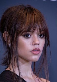 Jena Ortega Hairstyle, Wednesday Adams Bangs, Jenna Ortega Hair Long Bangs, Wispy Bangs Dark Brown Hair, Jena Ortega Bangs, Jenna Ortega Fringe, Jena Ortega Hair, Natalie Portman Bangs, Wednesday Fringe