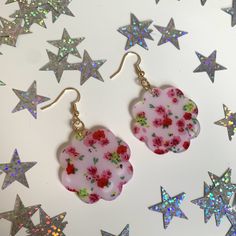 pink and red flowered glass dangle earrings with gold earwires on stars