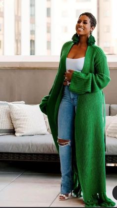 Green but make it Fall 😍 Fall 2022 Outfit Inspiration Work Closet, Boss Moves, Spring Attire, 2024 Goals, Looks Jeans, Moo Moo, Cardigan Outfit, Amazing Fashion, Classy Casual Outfits