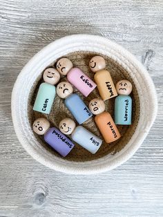 Emotion Peg People, Painting Peg Dolls Diy, Montessori Peg Dolls, Emotion Peg Dolls, Simple Peg Dolls, Peg Dolls Painting, Waldorf Peg Dolls Diy, Wooden Dolls Diy, Peg Doll Painting