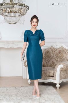 Đầm Dự Tiệc, Simple Frock Design, Gown Party Wear, Short Formal Dress, Simple Frocks, Latest Dress Design, Royal Clothing, Midi Dress Formal, Moda Paris