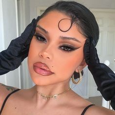 How To Use Makeup, Drag Make-up, Edgy Makeup, Makeup Eye Looks, Creative Makeup Looks, Baddie Makeup, Black Gloves, Editorial Makeup, Makeup Goals