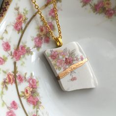 Kintsugi Jewelry, Broken China Crafts, Small Business Gift Ideas, China Crafts, Ancient Japanese Art, Country Living Magazine, Broken China Jewelry, Vintage Jewelry Crafts, Polymer Clay Jewelry Diy