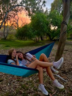 #hammock #camping #forest #inspo #bestfriend Cute Hammock Pics, Aesthetic Hammock Pics, Summer Hammock, Summer Hammock Aesthetic, Hammock Date, Hammock Pics, Camping Ig Pics, Camping With Bestie, Friend Summer Aesthetic