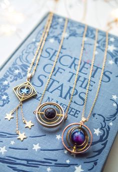 If you like astronomy, galaxies and outer space, this spinning necklace is the perfect accessory for you. This beautiful piece is made with 3 silver-plated brass rings, elegantly placed one inside the other to create a pendant inspired by the planetary galactic orbits. The inner piece is Natural Lava Stone Bead and imitates the texture and shape of an asteroid. ✦ You can spin the necklace! It's truly satisfying and entertaining to spin while you're wearing it! It's almost anti-stress! Such a del Astral Jewelry, Astronomy Necklace, Nebula Necklace, Spinning Necklace, Shooting Star Necklace, Space Necklace, Galaxy Jewelry, Galaxy Necklace, Astrology Jewelry