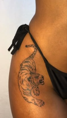 Unique Animal Tattoos, Small Dope Tattoos, Dark Skin Tattoo, Waist Tattoos, Cute Tattoo Ideas, Hip Tattoos Women, Fire Tattoo, Tattoos For Black Skin, Cute Tattoo