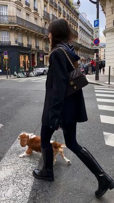 French Winter Style, French Winter Fashion, Leia Sfez, Women Boots Outfit, Riding Boot Outfits, Stile Kylie Jenner, Winter Boots Outfits, Knee Boots Outfit, Black Boots Outfit