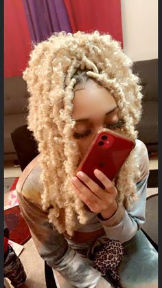 Braided Flower Hairstyles, Blonde Butterfly Locks, Blond Butterfly Locs, Black And Blonde Butterfly Locs, Butterfly Loc Hairstyles, Butterfly Locs Blonde, White Locs, Blonde Butterfly Locs, Jaded Braids