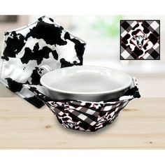 the black and white dishes are set on top of each other, with an animal print design