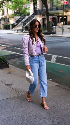 Shop our Influencers' top picks on Amazon Smart Casual Jeans, City Fashion Photography, Street Style Summer Outfits, 30s Fashion, Fall Capsule Wardrobe, Street Style Summer, Feminine Outfit, Really Cute Outfits, Style Summer