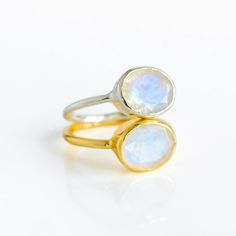 Oval Rainbow Moonstone Ring : June Birthstone - Danique Jewelry Moon Goddesses, Shiny Rings, Rose Gold Plated Ring, Ring Moonstone, Rainbow Moonstone Ring, Difficult Times, Natural Rainbow, Blue Sapphire Rings, Ring Gemstone