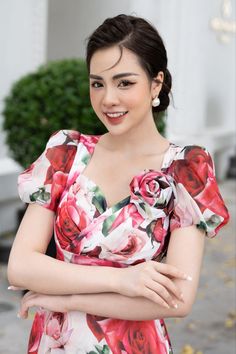 Floral Gowns, Ikkat Dresses, Myanmar Clothes, Simple Kurta, Cute Formal Dresses, Simple Kurta Designs, 1 May, Myanmar Dress, Elegant Dresses Classy