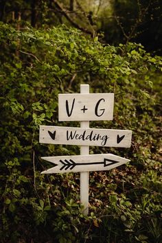 a wooden sign with arrows pointing in different directions and the words vg, wedding written on it