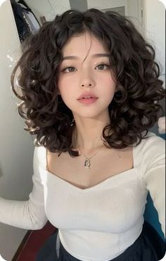 Dr Claims Female, Hush Haircut Curly, Feminine Curly Hairstyles, Curly Hair Reference, Peinados Cute, Art Curly Hair, Curly Asian Hair, Perfect Curly Hair, Anime Woman