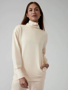 Athleta Balance Cinch Turtleneck Sweatshirt Chantilly Cream #657531 SIZE S NEW WITH TAGS $98.00 FIT & SIZING Oversized fit Covers your assets: longer length for more coverage Body length in size medium: Regular: 28 " PRODUCT DETAILS FOR: Layering up to and from your workout FEEL: Super -soft Brushed Nirvana is extra cozy FAVE: Rib cuffs and collar provide extra comfort #657531 FABRIC + CARE Tencel/Cotton/Lenzing Modal/Spandex BREATHABLE: Airflow moves easily through the garment SUSTAINABLE: TENC Chantilly Cream, Turtleneck Sweatshirt, Nirvana, Oversized Fits, Sweatshirts Women, Active Wear, Turtle Neck, Womens Tops, Sweatshirts Hoodie