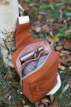 Sandhill Sling, Sling Bag Pattern, Sewing Project Ideas, Sling Design, Handbag Tutorial, Sewing Bags, Backpack Pattern, Diy Bags, Business Products