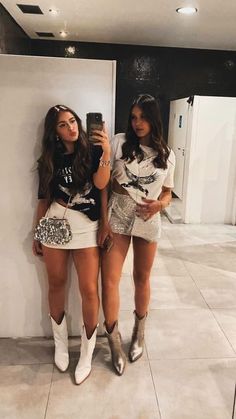 Looks Adidas, Outfit Botas, Girls Fall Fashion, Festival Outfits Rave, Fiesta Outfit, Looks Country, Nashville Outfits, Winter Fashion Outfits Casual