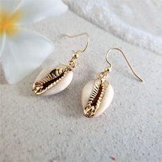 Earrings For Summer, Cowrie Shell Earrings, Sea Shell Earrings, Earring Frame, Cowrie Shell Necklace, Tropical Jewelry, Beachy Jewelry, Butterfly Earrings Gold, Earrings Beach