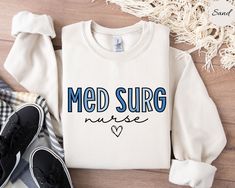 Matching T-Shirt: https://www.etsy.com/listing/1725341881/med-surg-nurse-shirt-medical-surgical?click_key=c6dc0fb6e9455336ea3cc19775b560ca520353d6%3A1725341881&click_sum=bbc78b07&ref=shop_home_active_1&pro=1&sts=1 Unisex heavy blend crewneck sweatshirt. Our sweatshirts are Gildan brand. Please check the size chart before ordering and choose the desired color. All of our sweatshirts are UNISEX. FABRICATION: Unisex Gildan Sweatshirt: 50% cotton, 50% polyester CARE INSTRUCTION: Turn inside out and wash with cold water Dry on low heat setting Do not use iron directly on the design Do not bleach SIZE AND COLOR: Please refer to the Size and Color Charts in the photos. Colors may vary by monitor. SHIPPING AND PRODUCTION TIME: Production time is 1-3 business days. Shipping time is 1-5 business day Medsurg Nursing, Med Surg Nurse, Graduate Nurse, Surgical Nurse, Gift For Graduate, Med Surg Nursing, Nurse Crewneck, Nursing School Gifts, Med Surg