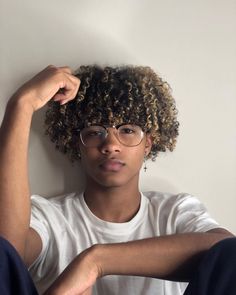 Afro Hair Dye, Curly Hairstyles Black, Afro Hairstyles Men, Curly Afro Hair, Dyed Curly Hair, Gents Hair Style, Men Hair Color, Pelo Afro, Black Men Hairstyles