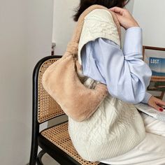 modname=ckeditor Casual Handheld Winter Bag, Winter Satchel Shoulder Bag With Zipper, Winter Satchel Shoulder Bag With Zipper Closure, Trendy Beige Handheld Hobo Bag, Beige Shoulder Bag For Daily Winter Use, Casual Handheld Shoulder Bag For Winter, Trendy Winter Shoulder Bag, Trendy Rectangular Winter Shoulder Bag, Beige Winter Shoulder Bag