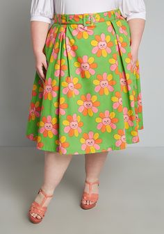 We are so excited to bring you this stylish green A-line skirt from our debut collaboration with Marisol Muro ! Boasting an exclusive, hand drawn print of 70’s-inspired blooms with pink, red, yellow and orange petals surrounding the furry faces of precious pink kittens, this high-rise circle skirt boasts an adjustable and removable matching belt, perfectly placed pleats at the side waist, and handy side pockets. Made from a lightweight woven fabric, you’ll love the retro-chic vibes Marisol’s art Plus Size Vintage Clothing, Designer Plus Size Clothing, 70s Skirt, Outfits 70s, 70s Outfits, Chic Vibes, Cat Fashion, 1970s Fashion, Skirt Belt