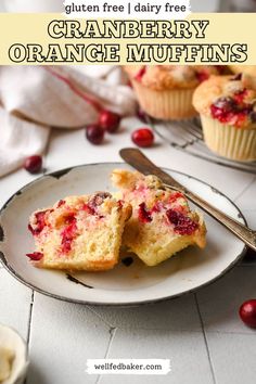 A gluten free cranberry orange muffin sliced in half and served on a small plate. Orange Muffins Easy, Cranberry Orange Muffin Recipe, Orange Muffin Recipe, Cornbread Cake, Fresh Cranberry, Cranberry Orange Muffins, Orange Muffins