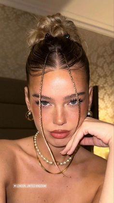 Our 90s hairstyles for women gallery includes, Rachel’s iconic friends cut, Janet Jacksons braids to Mariah Carey's curls. Gallery Inside Y2k Hairstyles, French Braids, Summer Haircuts, Slick Hairstyles, Sleek Hairstyles, Braid Hairstyles, French Braid