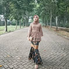 Model Dress Kebaya, Kondangan Outfit, Hijab Dress Party, Kebaya Brokat, Batik Kebaya, Modern Hijab